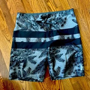 Men’s Hurley Phantom board shorts.  Size 32